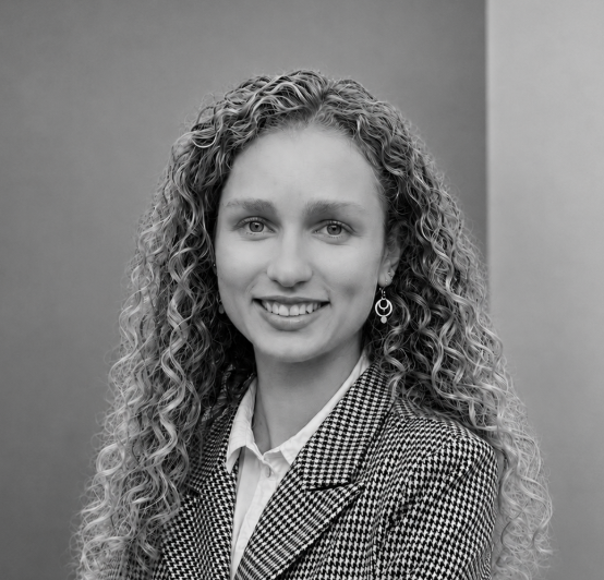 Headshot of Zoe Curtis